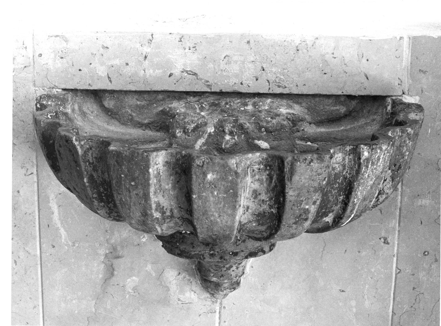 acquasantiera da parete, serie - bottega Italia meridionale (sec. XVIII)