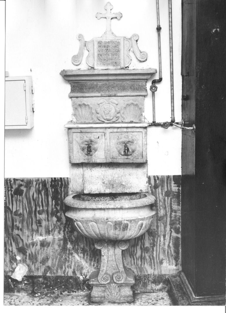 lavabo, opera isolata - bottega di Bagnoli Irpino (secc. XVI/ XVII)