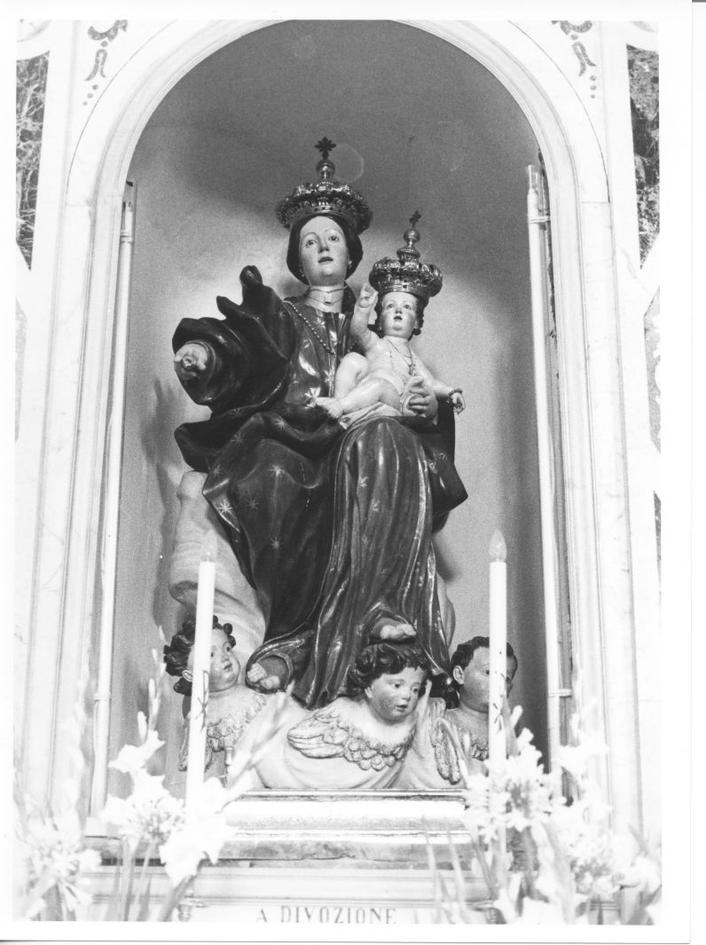 Madonna della Neve, Madonna con Bambino (statua, opera isolata) di Fumo Nicola (attribuito) (metà sec. XVIII)