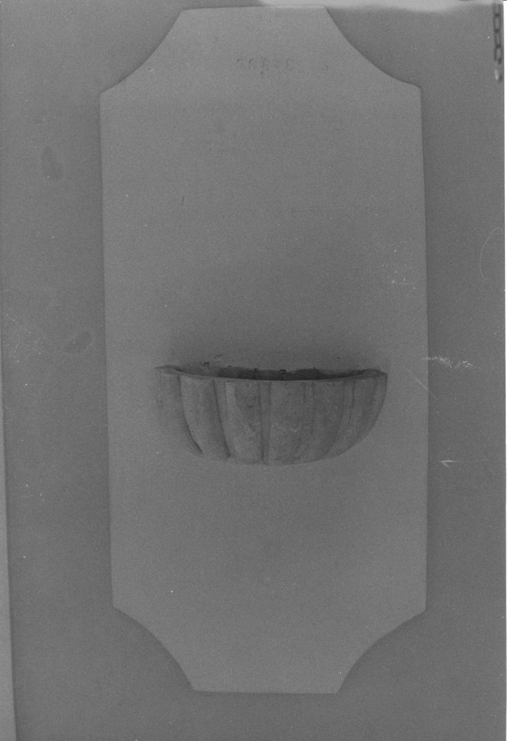 acquasantiera da parete - bottega campana (fine sec. XVIII)