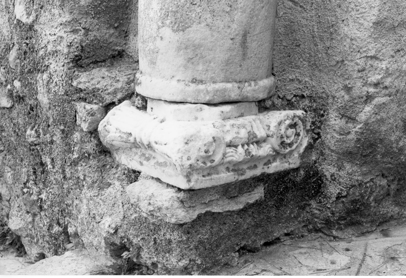 base di colonna - bottega campana (sec. XIII)