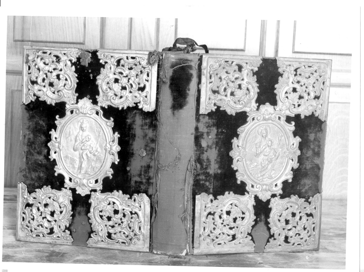 coperta di libro liturgico - bottega napoletana (seconda metà sec. XIX)
