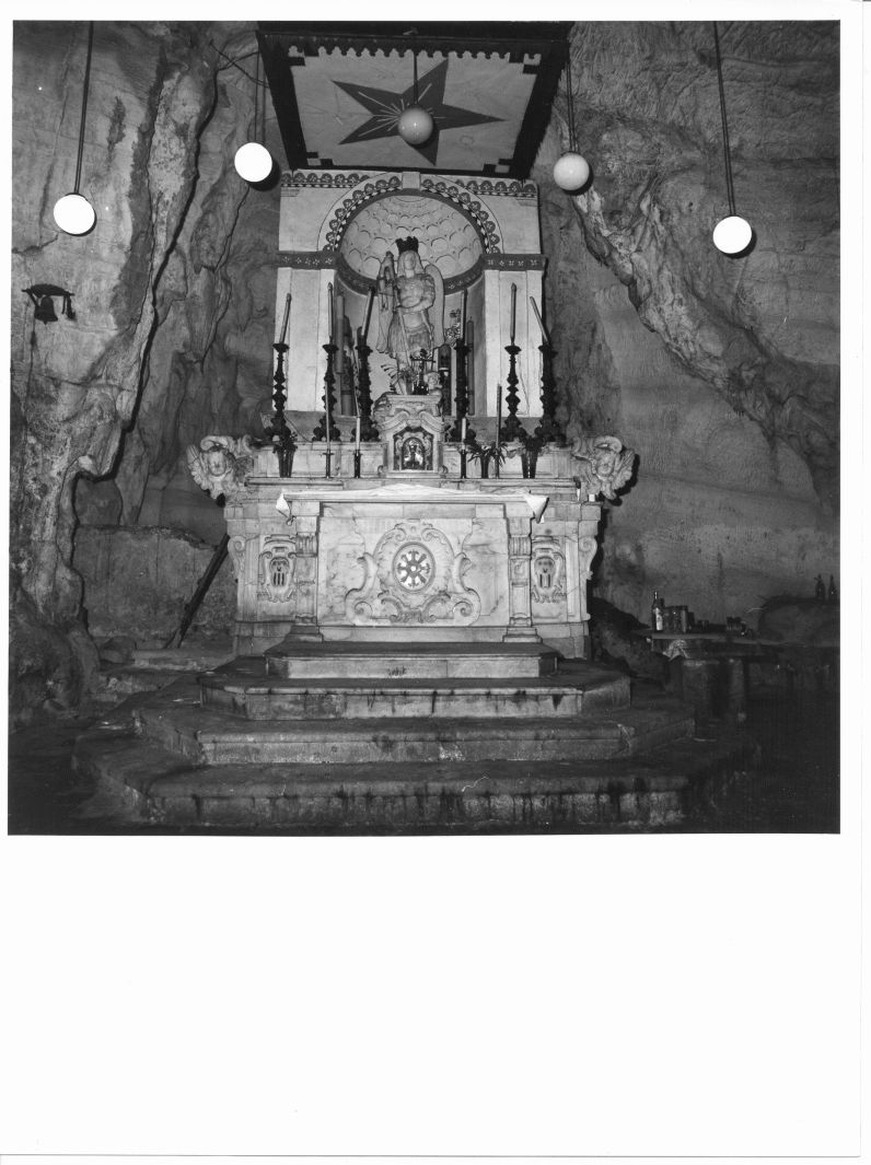 cherubini e motivi decorativi a volute (altare) - bottega napoletana (prima metà sec. XVIII)