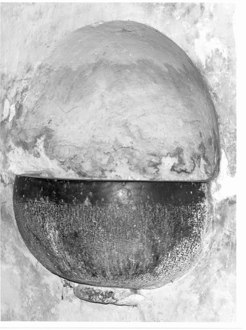 acquasantiera da parete - bottega campana (sec. XVII)