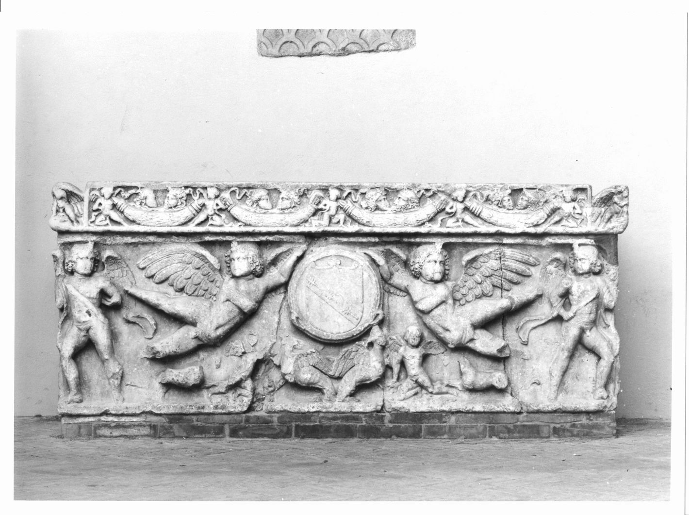eroti ghirlandafori (sarcofago - a cassa) - bottega campana (fine/inizio secc. II/ III)