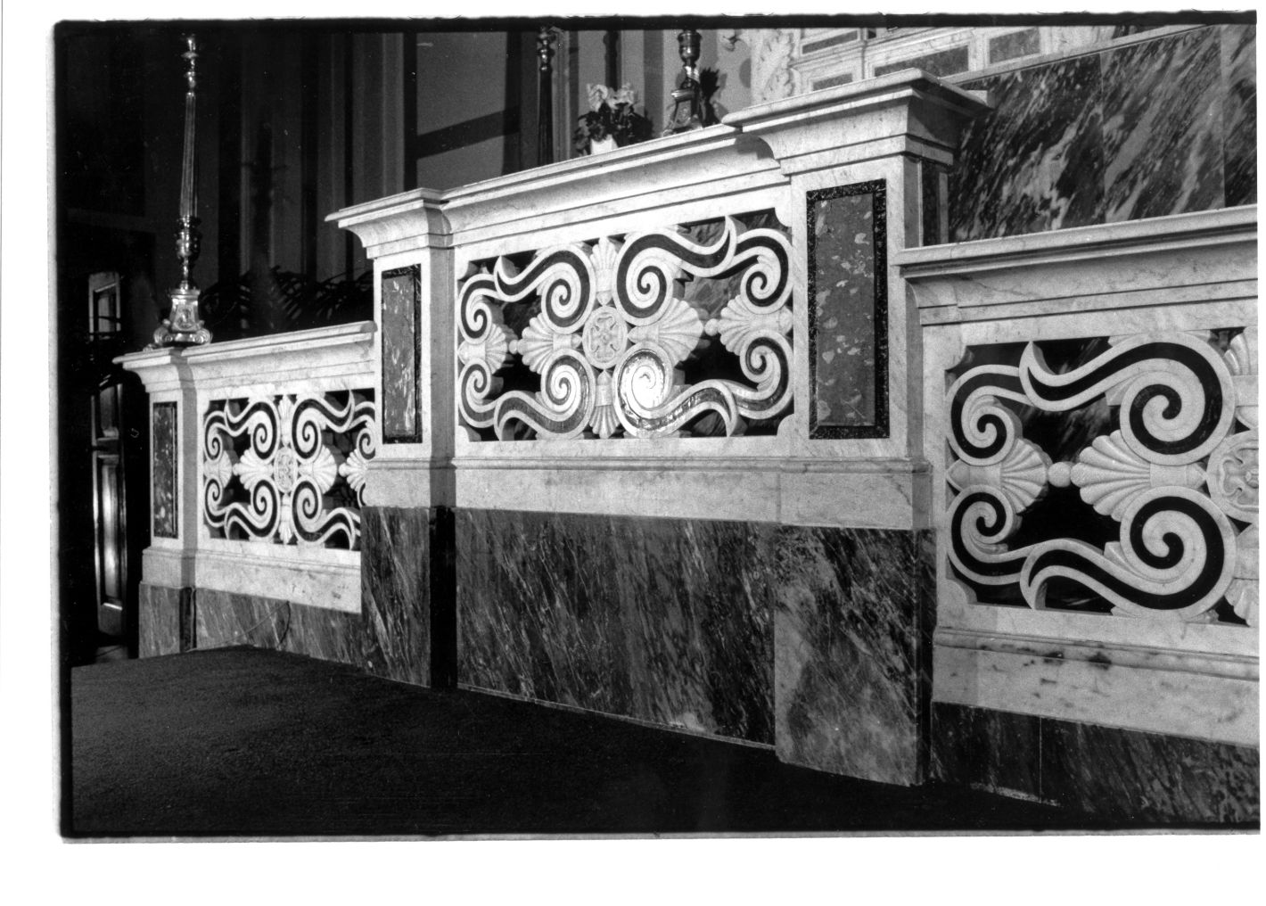 motivi decorativi vegetali (altare maggiore) - bottega campana (fine/inizio secc. XIX/ XX)