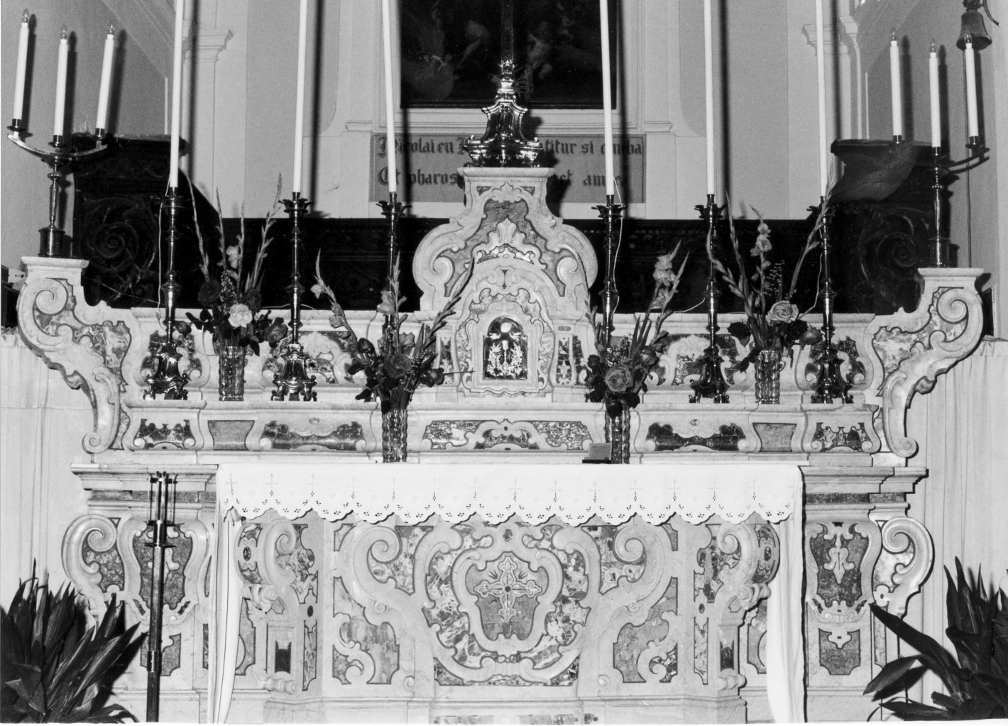 motivi decorativi (altare maggiore) - bottega campana (sec. XVIII)