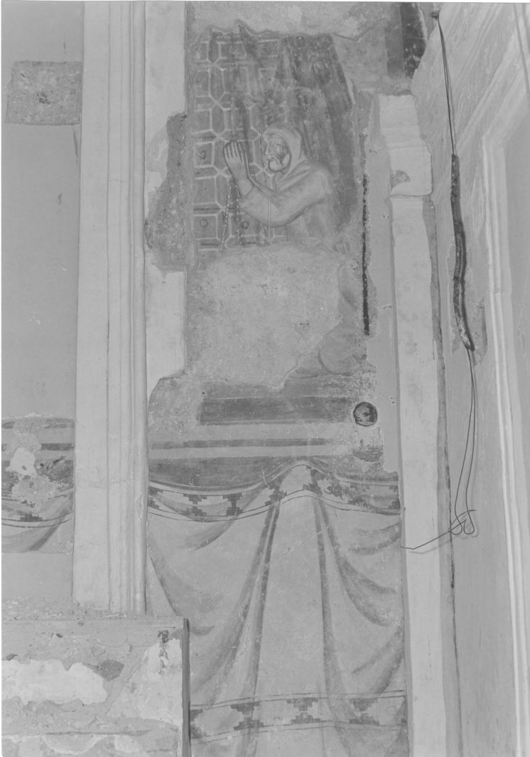 motivi decorativi a finti tendaggi (dipinto, frammento) - ambito campano (sec. XIV)