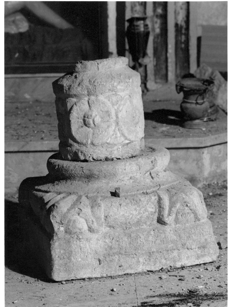 base di colonna, opera isolata - bottega campana (sec. XV)