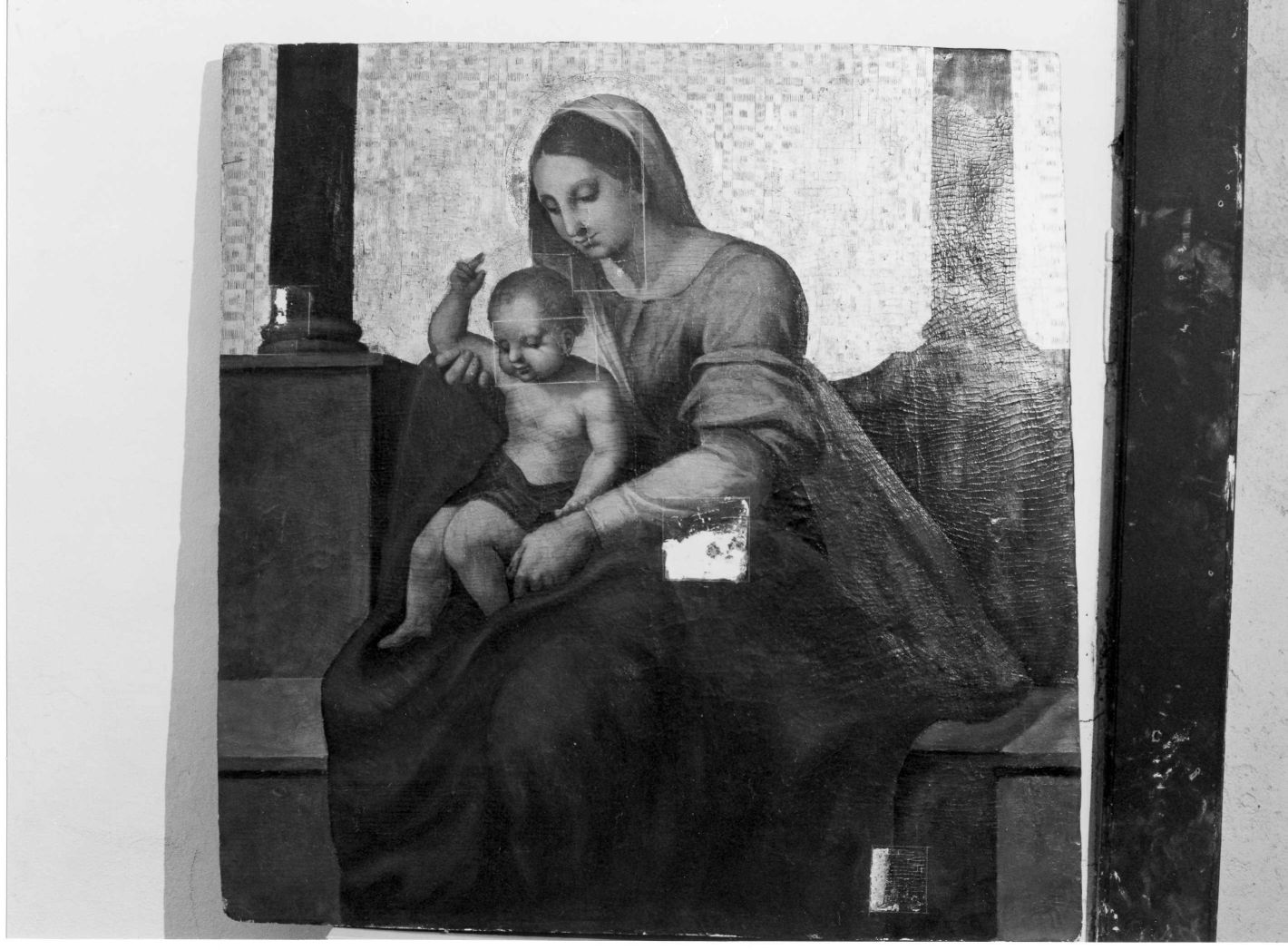 Madonna con Bambino (dipinto, elemento d'insieme) di Maestro di Stella Cilento (prima metà sec. XVI)