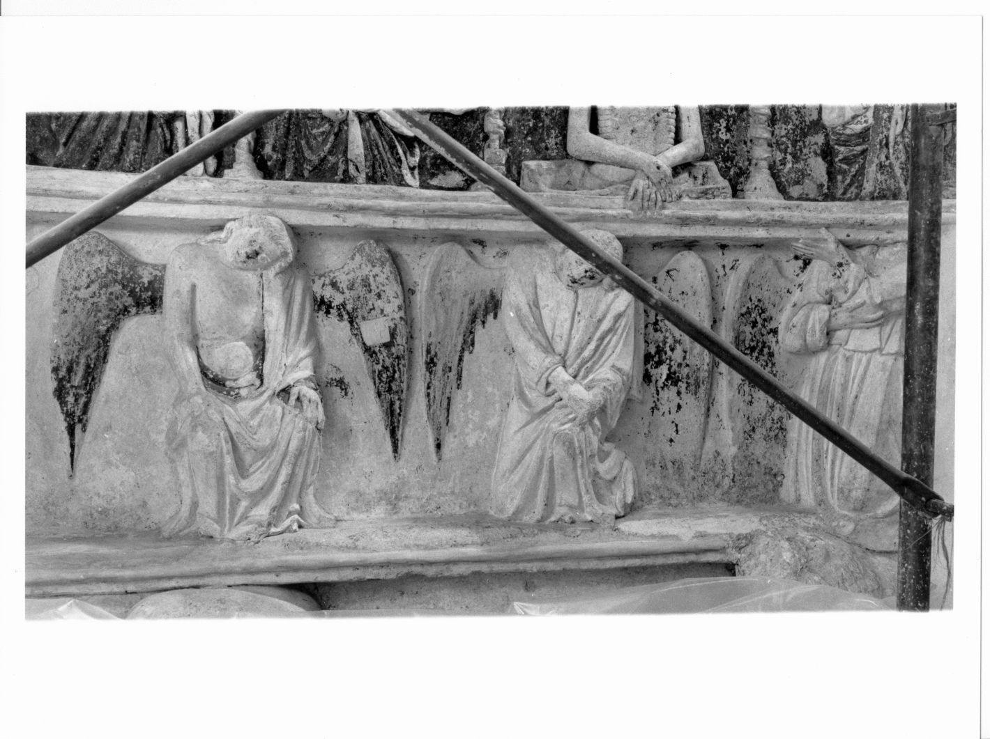 angeli (rilievo, elemento d'insieme) - bottega campana (sec. XV)