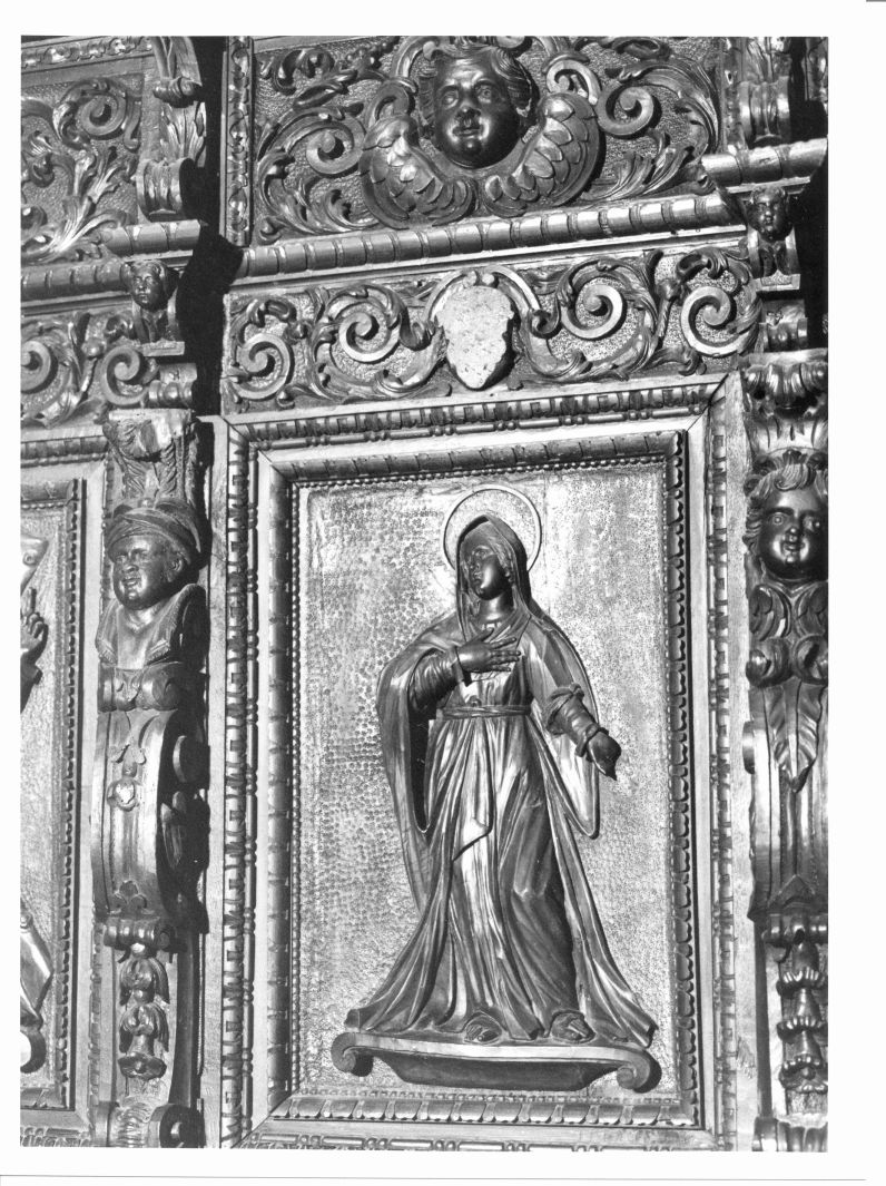 Madonna (pannello di stallo di coro, elemento d'insieme) di Consulmagno Girolamo (attribuito) (prima metà sec. XVII)
