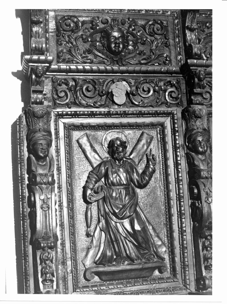 Sant'Andrea (pannello di stallo di coro, elemento d'insieme) di Consulmagno Girolamo (attribuito) (prima metà sec. XVII)