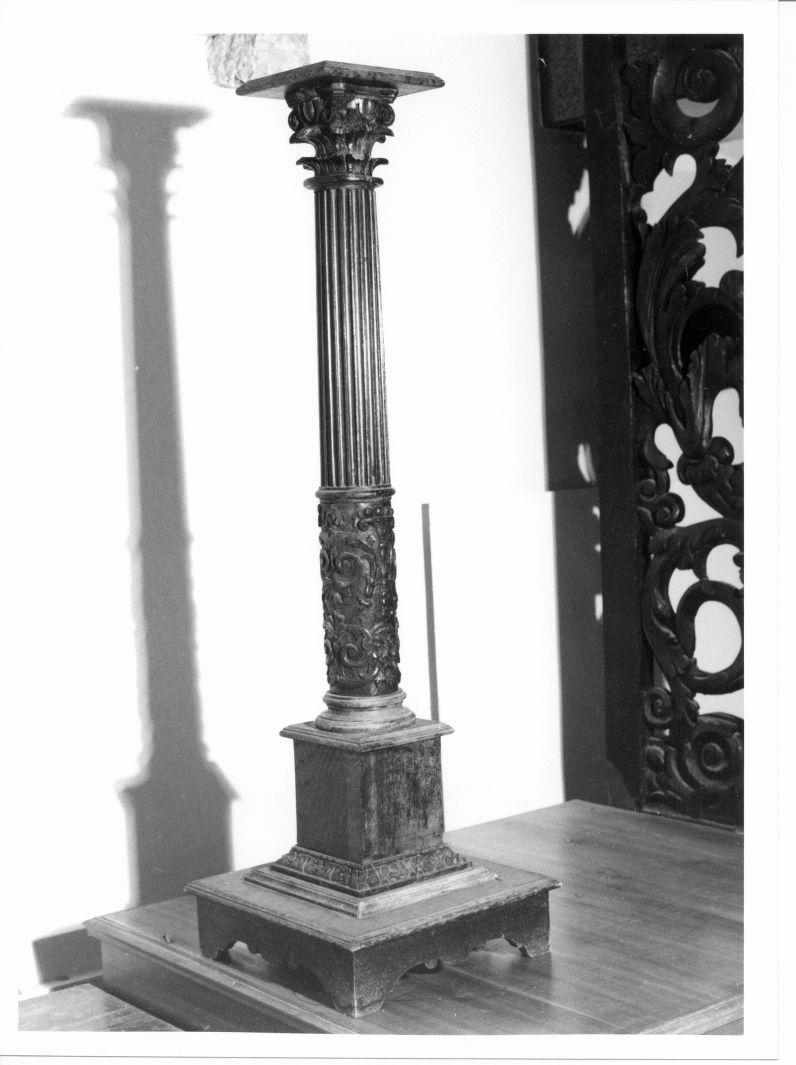 motivi decorativi a girali (colonnina, opera isolata) - bottega campana (prima metà sec. XVII)