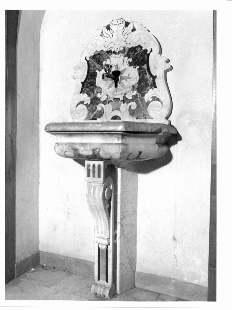 motivi decorativi a volute (lavabo da sacrestia, opera isolata) - bottega campana (sec. XVIII)