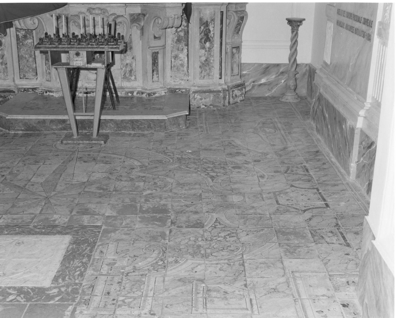 motivi decorativi (pavimento a mattonelle) - bottega campana (sec. XVIII)
