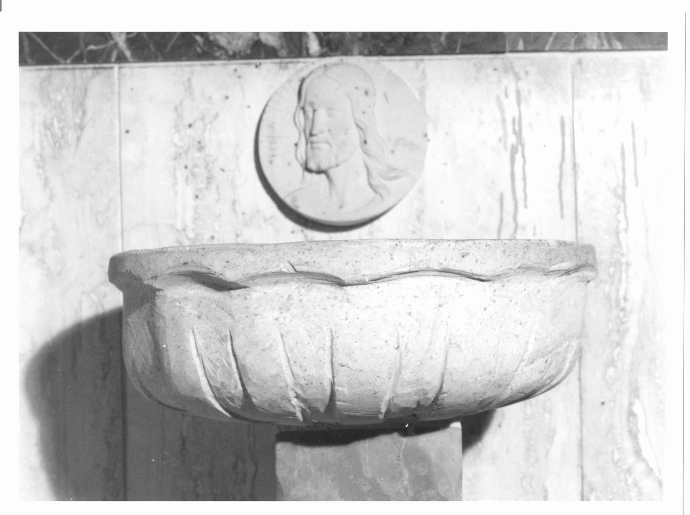 acquasantiera da parete, opera isolata - bottega campana (sec. XIX)
