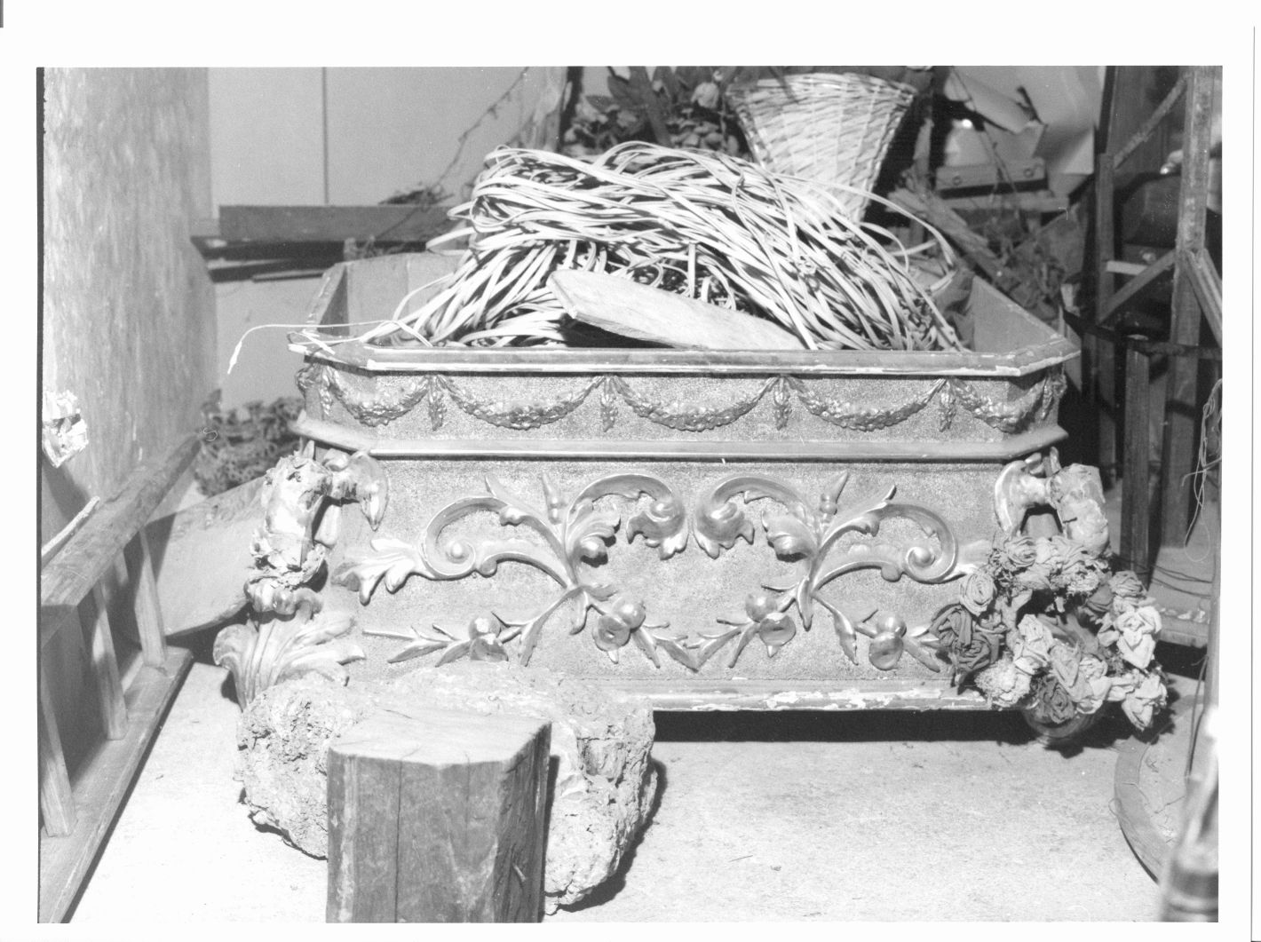 piedistallo di statua, opera isolata - bottega campana (fine sec. XIX)