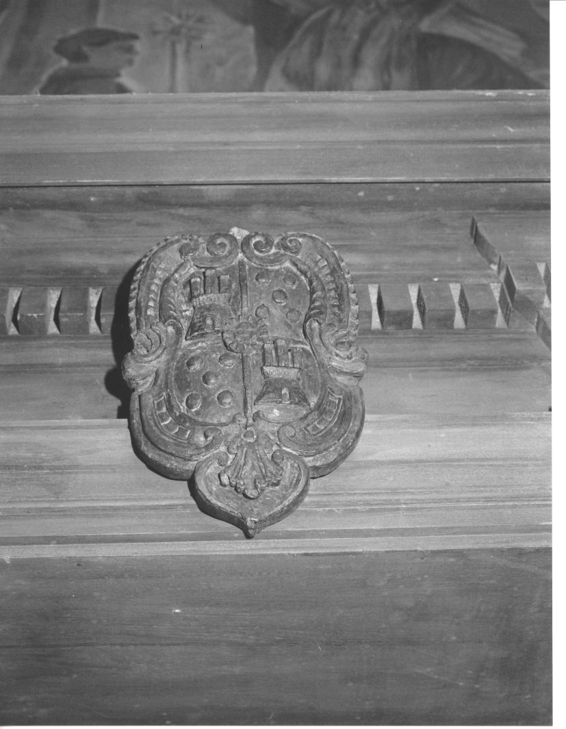 stemma vescovile (decorazione a intaglio) di Gueriglia Andrea (attribuito) (sec. XVII)