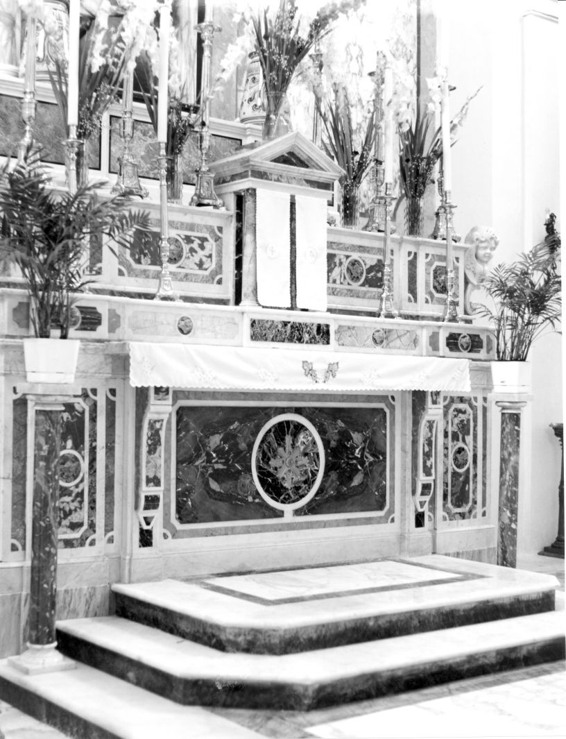 motivi decorativi (altare maggiore) - bottega campana (sec. XX)