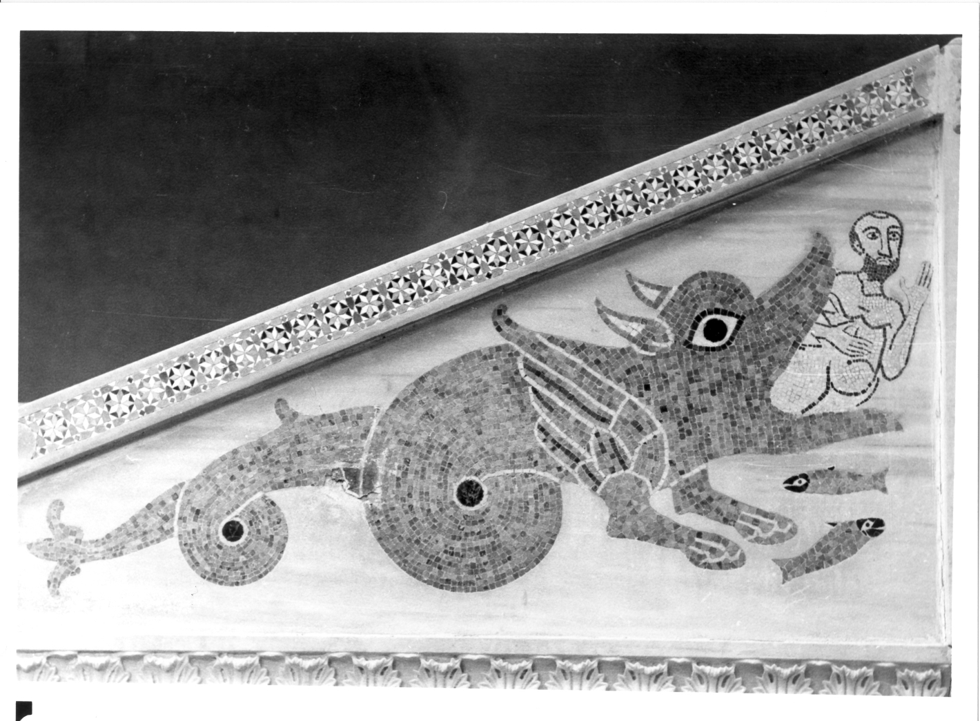 Giona rigettato dal ventre della balena (decorazione musiva, elemento d'insieme) - bottega campana (fine/inizio secc. XI/ XII)