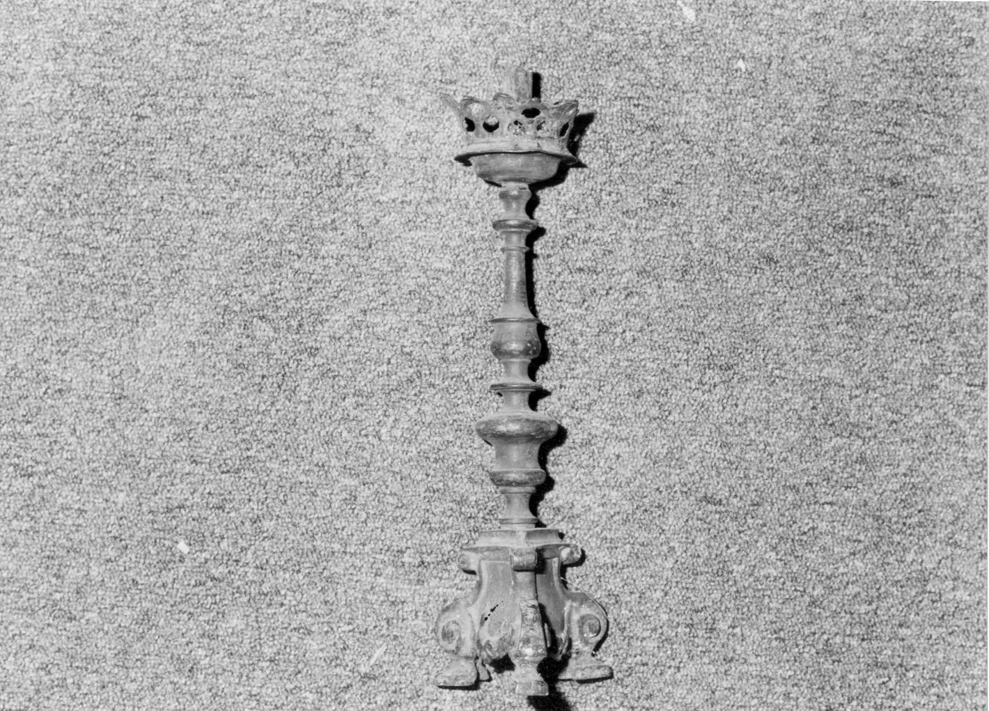 candeliere, serie - bottega campana (sec. XVII)