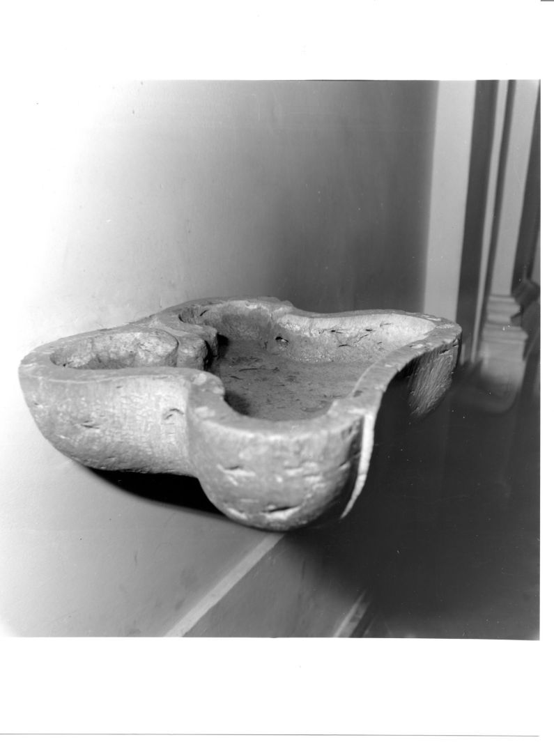 acquasantiera da parete, serie - bottega campana (sec. XVIII)