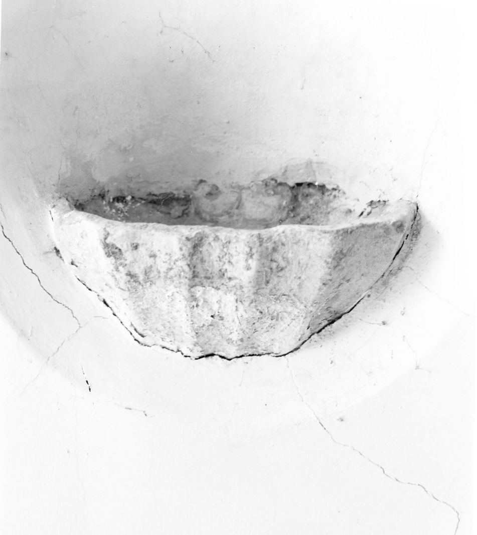 acquasantiera da parete - bottega irpina (fine/inizio secc. XVIII/ XIX)