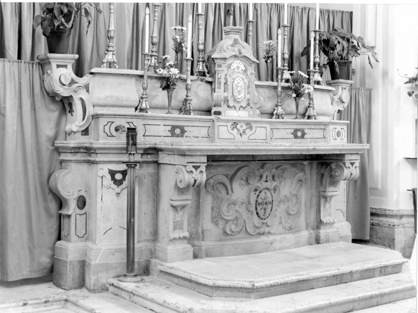 altare maggiore - bottega irpina (inizio sec. XIX)