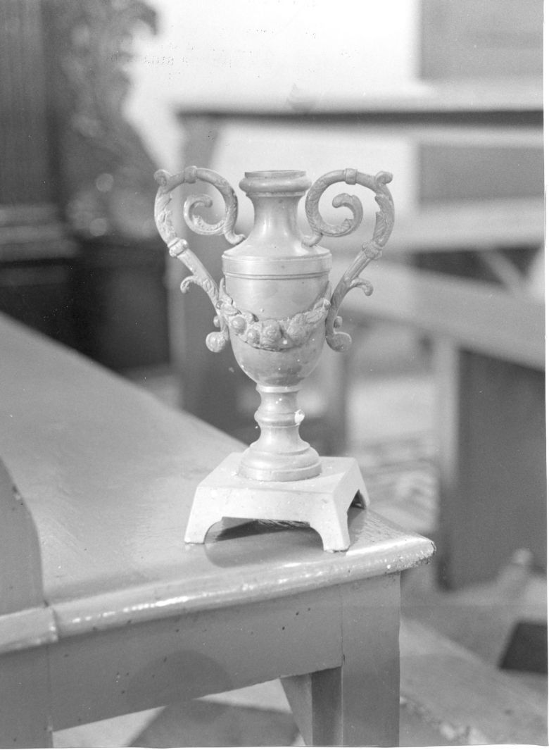 vaso d'altare con composizione floreale, serie - bottega campana (fine sec. XIX)