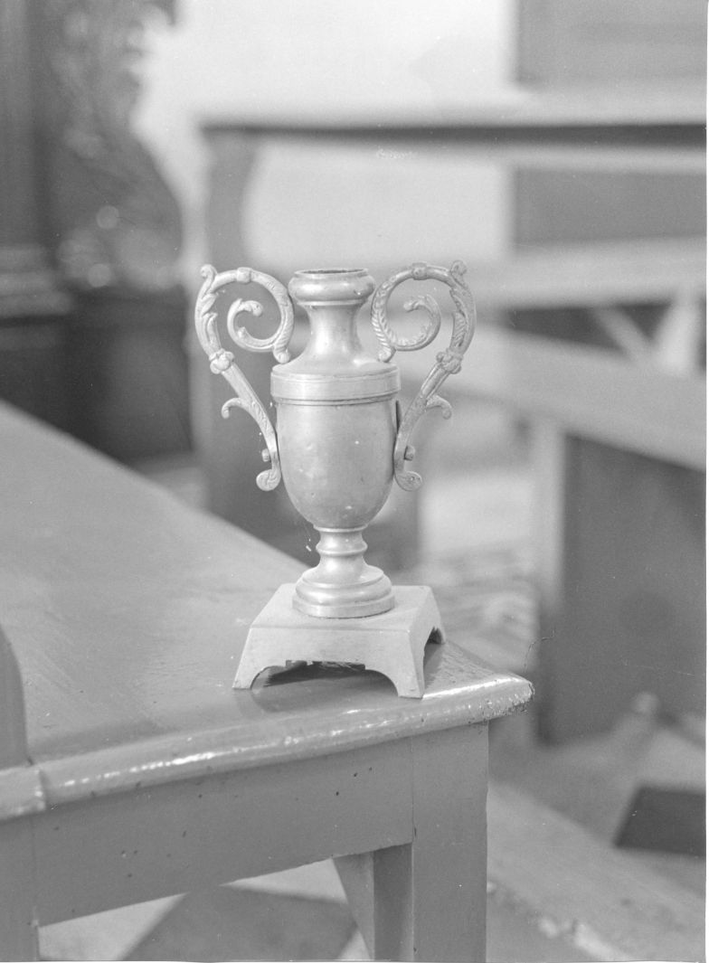 vaso d'altare con composizione floreale - bottega campana (fine sec. XIX)