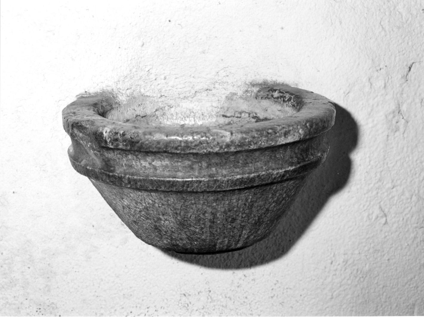 acquasantiera da parete - bottega campana (sec. XIX)
