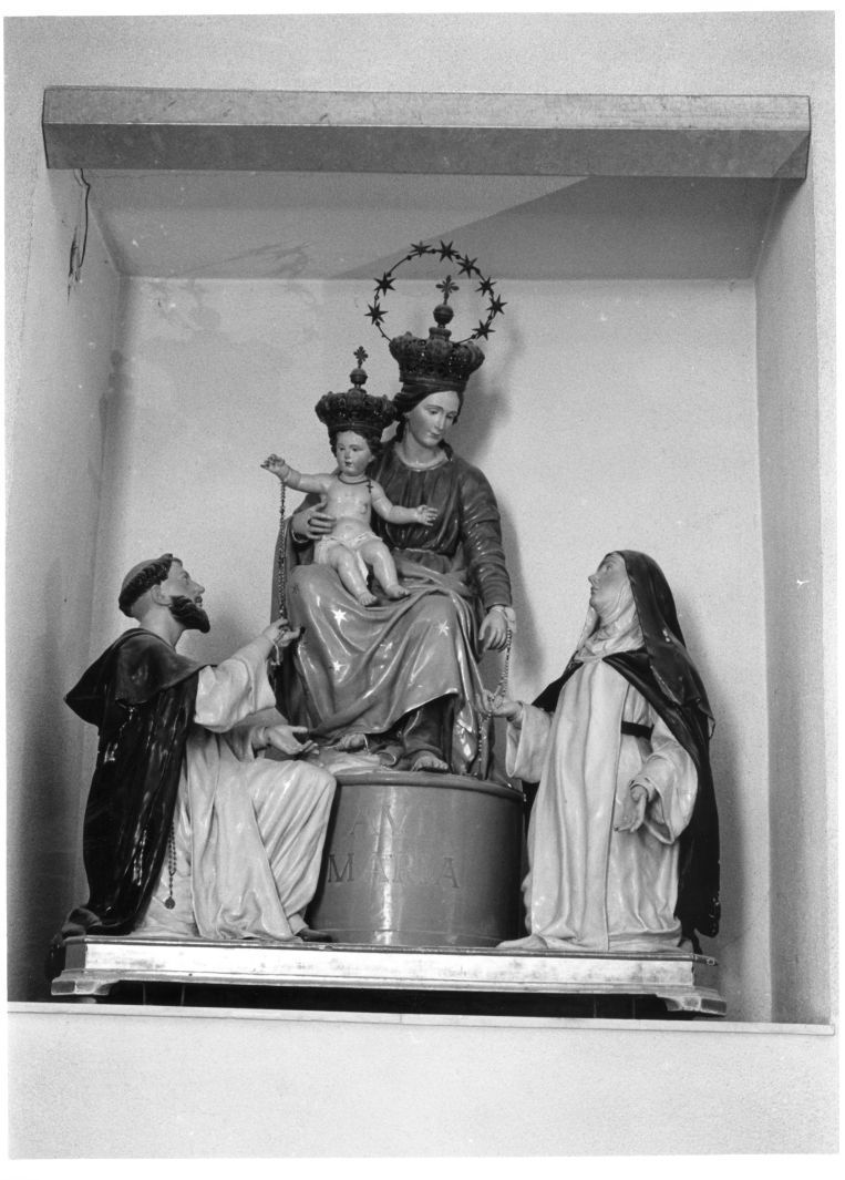 Madonna del Rosario con San Domenico e Santa Caterina da Siena (gruppo scultoreo) - bottega campana (metà sec. XIX)