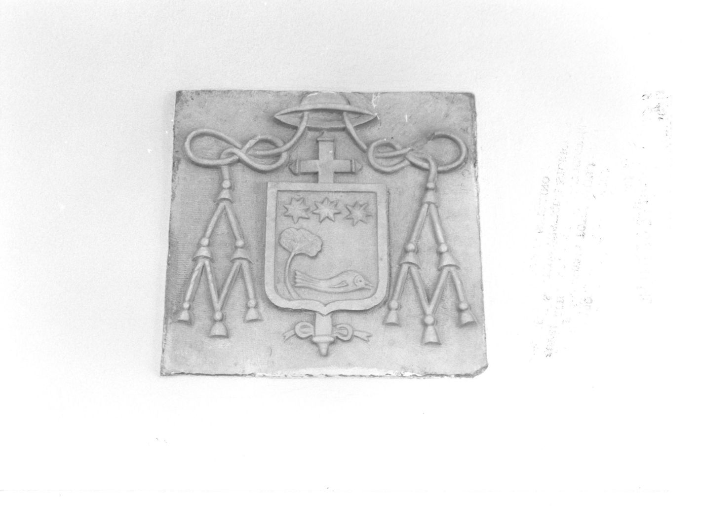 stemma vescovile (insegna, opera isolata) - bottega campana (seconda metà sec. XIX)