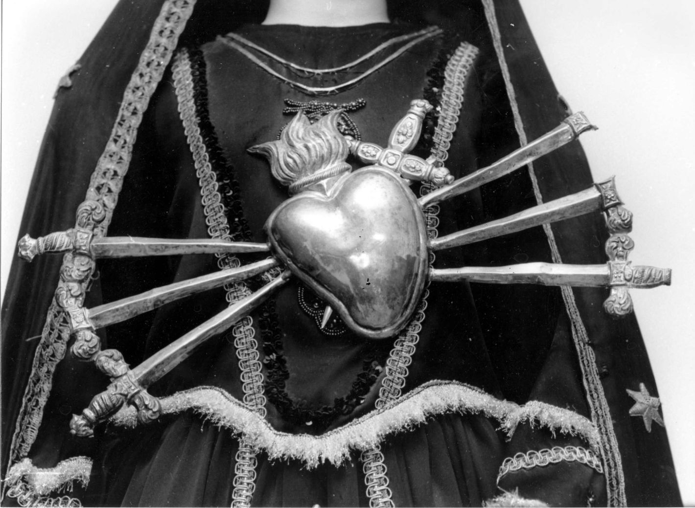 Madonna Addolorata (attributo iconografico di immagine sacra) - bottega irpina (metà sec. XIX)