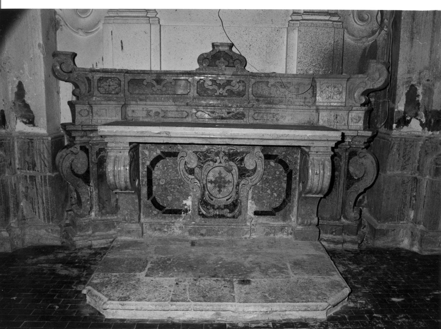 motivi decorativi a volute (altare, opera isolata) - bottega di Buccino (prima metà sec. XVIII)