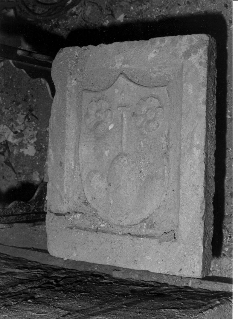 stemma gentilizio (rilievo, opera isolata) - bottega di Buccino (sec. XVII)