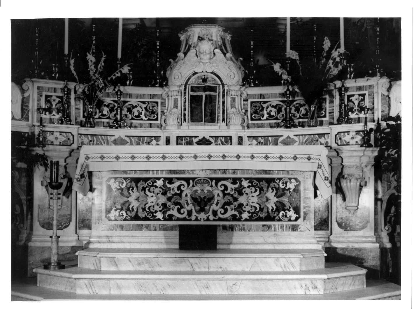 cherubini e motivi decorativi a volute (altare, opera isolata) - bottega campana (seconda metà sec. XVIII)