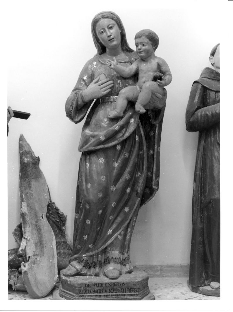 Madonna con Bambino (statua, opera isolata) - bottega napoletana (prima metà sec. XVI)