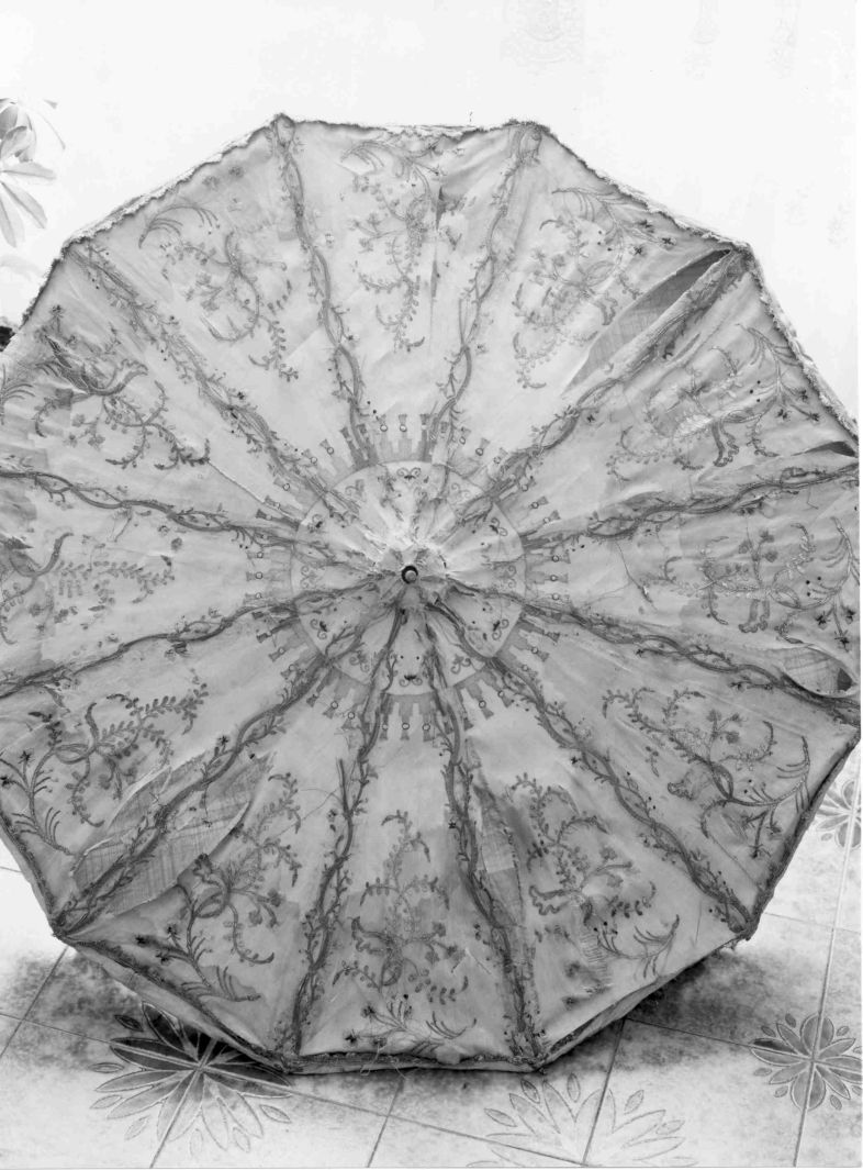 motivi decorativi vegetali (ombrellino processionale) - manifattura campana (sec. XVIII)