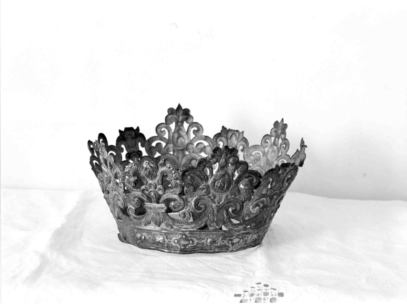 motivi decorativi vegetali stilizzati (corona da statua) - bottega campana (sec. XIX)