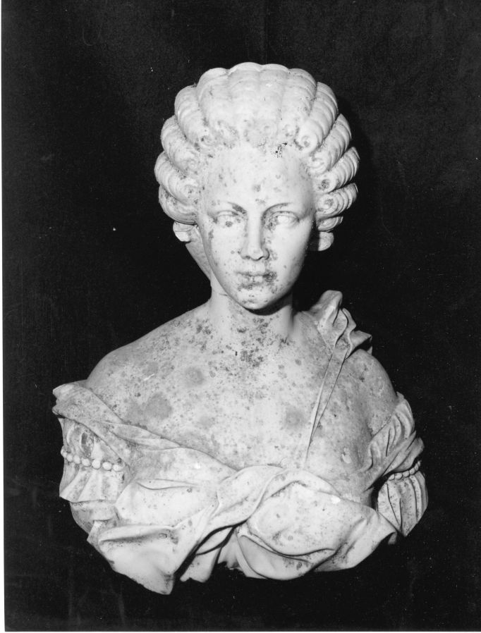 ritratto di donna (busto, opera isolata) - bottega Italia centro-meridionale (fine/inizio secc. XIX/ XX)