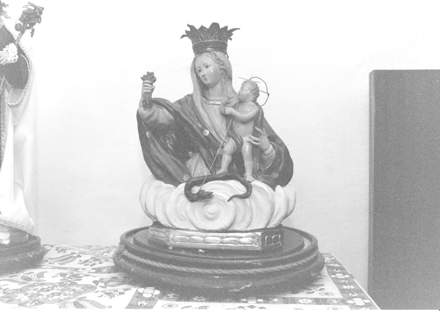 Madonna con Bambino (statuetta, opera isolata) - bottega campana (sec. XIX)