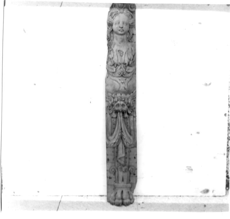 motivi decorativi a grottesche (stalli del coro, elemento d'insieme) - bottega irpina (prima metà sec. XVII)