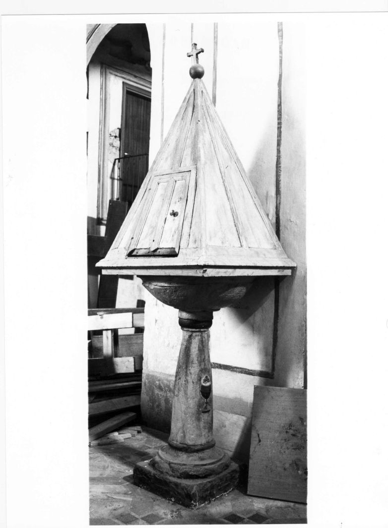 base di fonte battesimale - bottega campana (prima metà sec. XX)