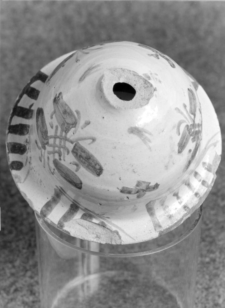 motivi decorativi floreali (coperchio di urna) - bottega campana (sec. XVIII)