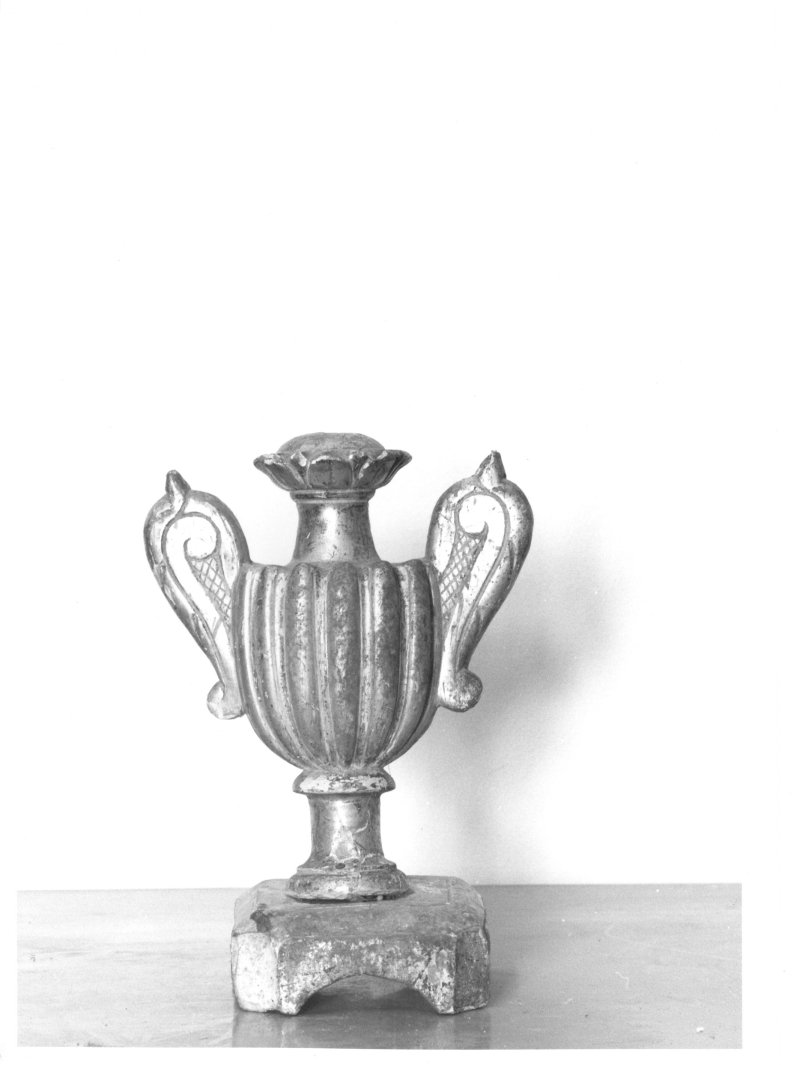 vaso d'altare con composizione floreale, serie - bottega campana (sec. XIX)