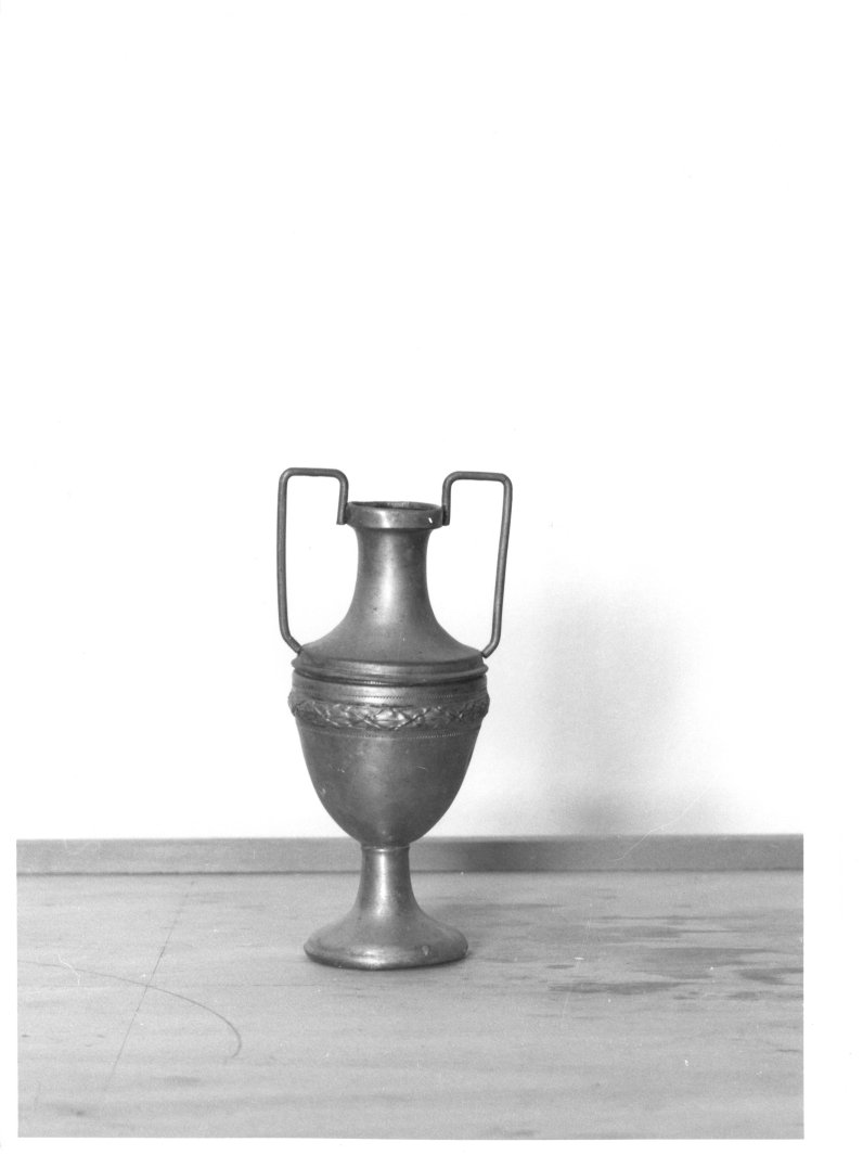 vaso d'altare con composizione floreale, serie - bottega campana (prima metà sec. XIX)