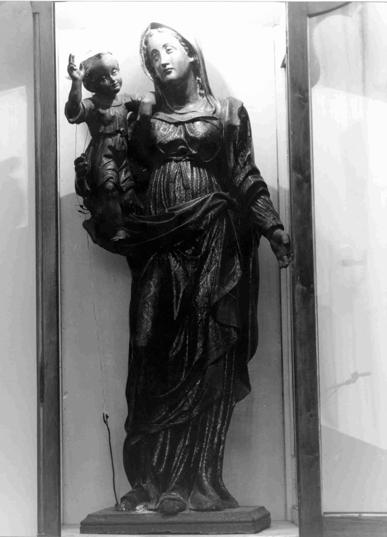 Santa Maria della sanità, Madonna con Bambino (statua) di Marigliano Giovanni detto Giovanni da Nola (scuola) (prima metà sec. XVI)