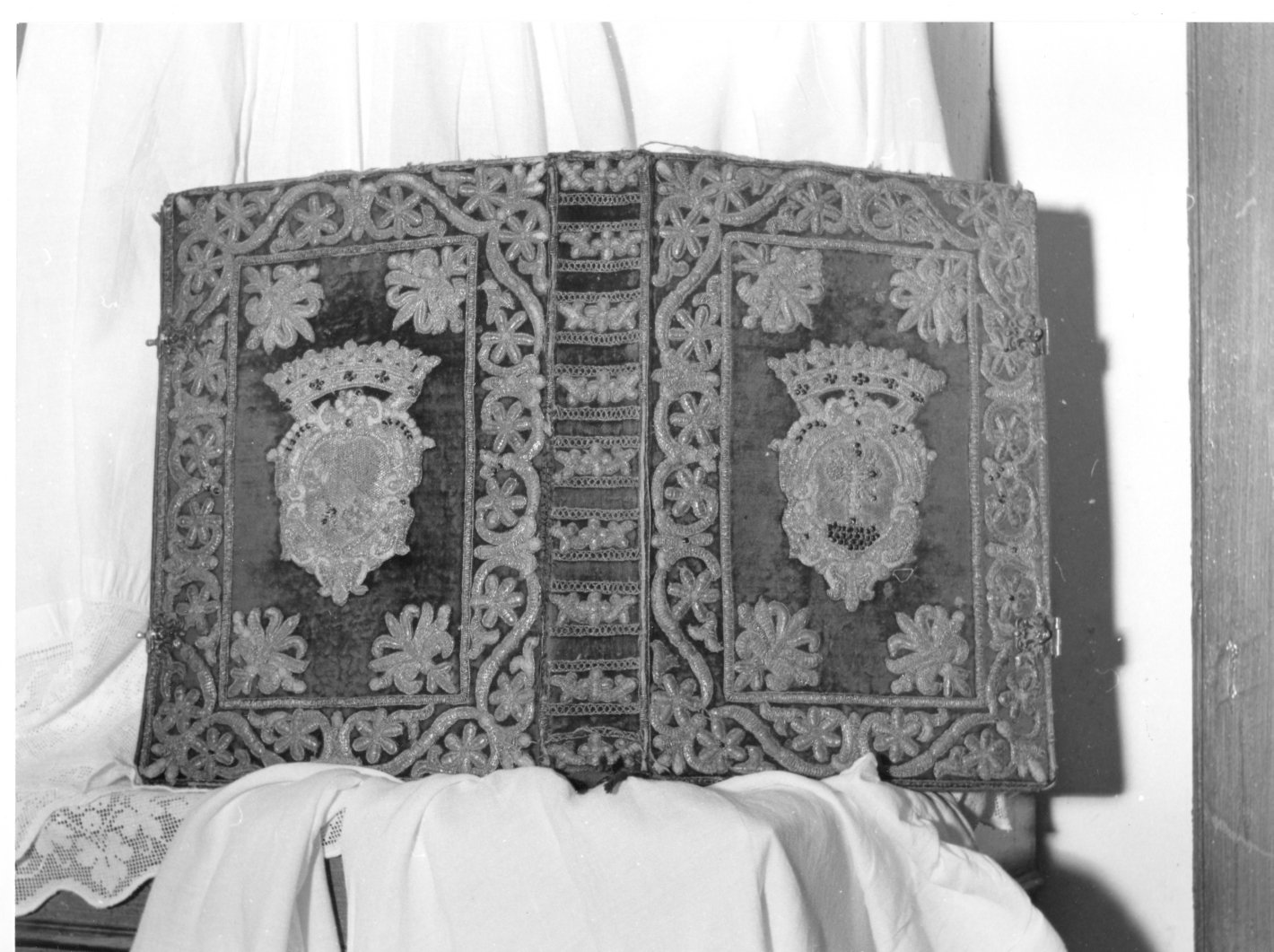 coperta di libro liturgico - manifattura napoletana (ultimo quarto sec. XVII)